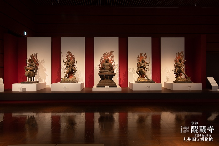 九国博の醍醐寺展で展示された五大尊像の写真